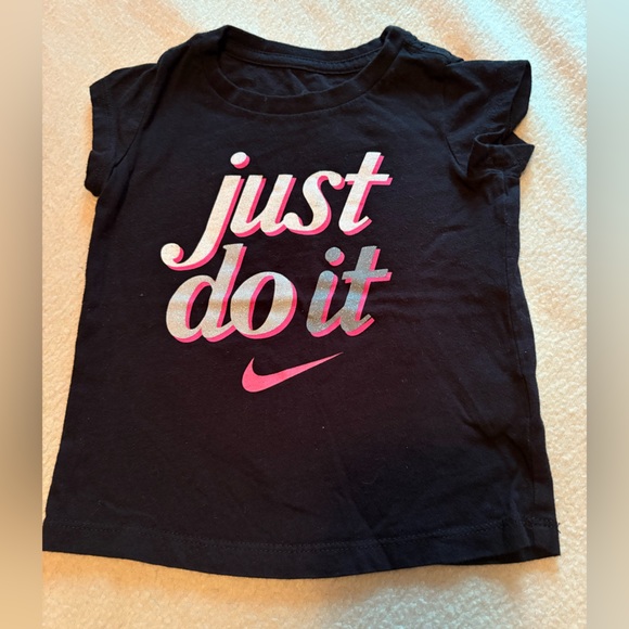 Nike Maroon T-Shirt with White Logo - Picture 1 of 2